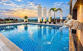 Revaas Pure Veg Lake View Hotel